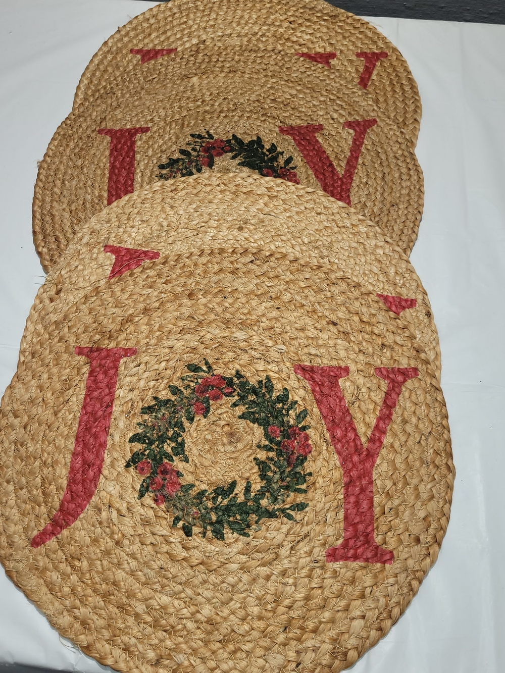 Holiday 'JOY' Wreath Jute Placemats - Natural and Red